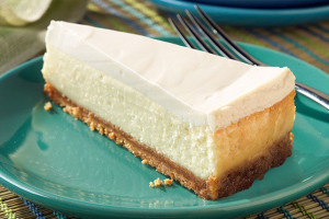 Sour_Cream-Topped_Cheesecake_640x428